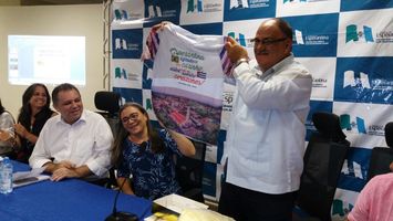 Médicos cubanos do Mais Médicos reúnem-se com comitiva em Esperantina