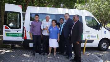 Sesapi entrega veículos adaptados para municípios do Piauí 