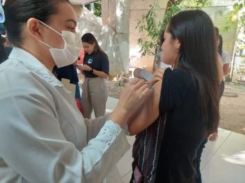 Mutirão da Sesapi no Centro Administrativo aplicou 500 doses de vacinas em servidores