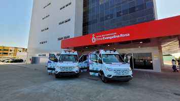 Governo do Piauí entrega ambulâncias equipadas com incubadoras para Nova Maternidade Dona Evangelina Rosa