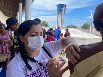 Sesapi participa de vacinação contra a Influenza de comunidade indígena na região de Paulistana