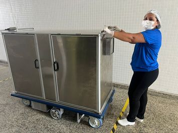 NMDER recebe carro térmico para entrega de refeições para pacientes