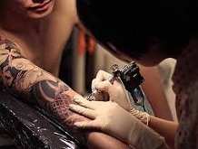 Aberta consulta para aperfeiçoar regras de registro de tintas de tatuagem