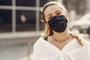 Anvisa exige a obrigatoriedade de três camadas de tecido na fabricação de máscaras caseiras